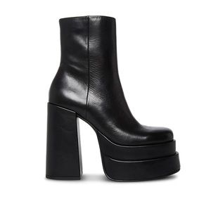 Steve Madden Cobra Black Chunky Boots, size 6